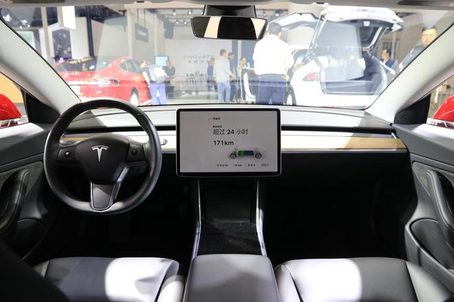 2019海口新能源车展:特斯拉Model 3亮相